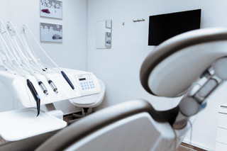 黑白医疗高科技室内大型专业技术医疗器械背景图片